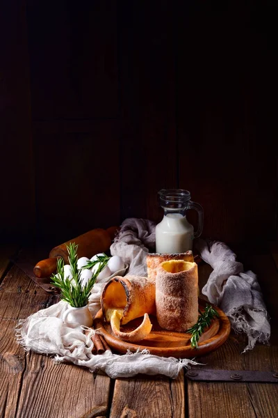 Kurtoskalacs, lezzetli ev yapımı tükürük kek, geleneksel Macar pişirme 