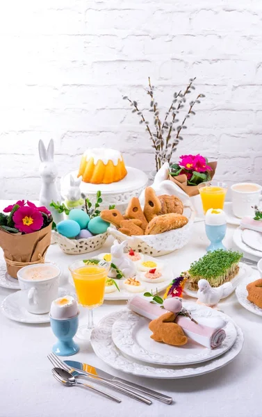 Easter Table Tasty Festive Bakery Eggs — Stock Photo, Image