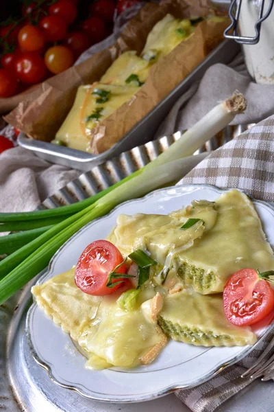 Délicieux Raviolis Gratinés Fromage Cuisine Souabe — Photo