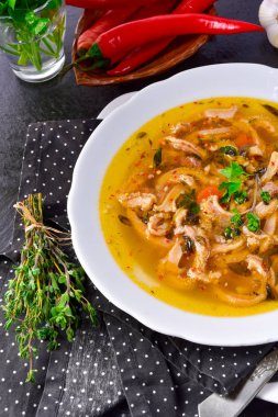 Lezzetli Polonya Flaczki, lezzetli işkembe çorbası (geleneksel Lehçe et güveç)