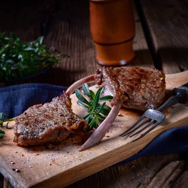 Läckra Lammkotletter Grillade Gamla Styrelsen — Stockfoto