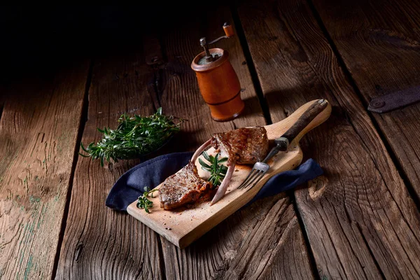 Deliciosas Chuletas Cordero Parrilla Madera — Foto de Stock