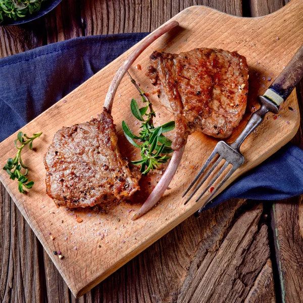 Grilled Lamb Chops Old Wooden Board — Stock Photo, Image