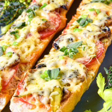 peynir ve sebze ile lezzetli vejetaryen baget 