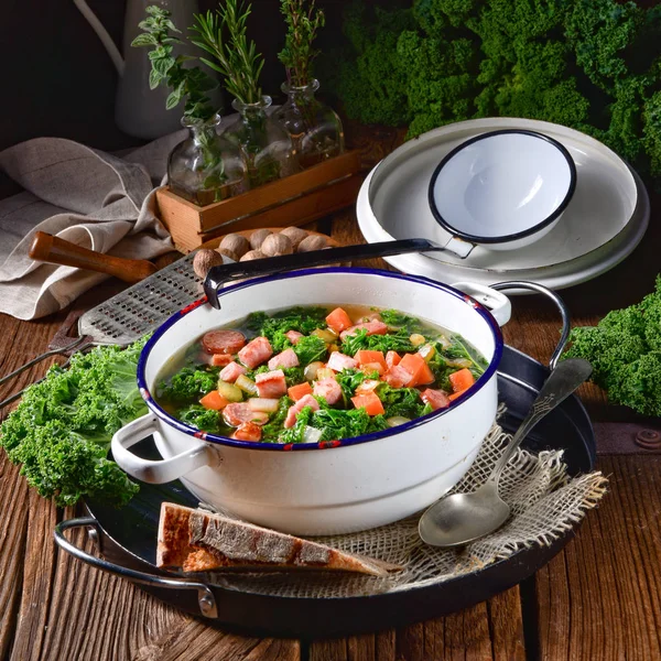 おいしいキャベツ スープ 健康的な夕食 — ストック写真