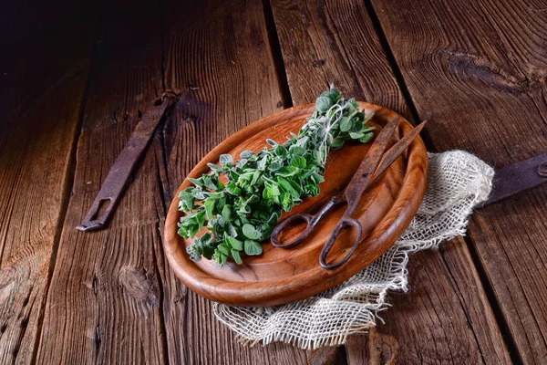 Orégano Aromático Origanum Vulgare Sobre Tabla Madera —  Fotos de Stock