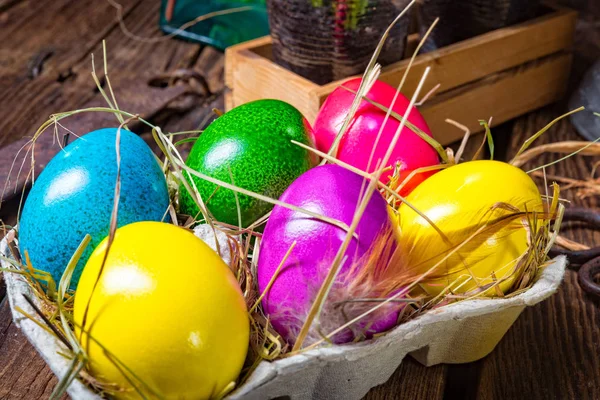 Coloridos Huevos Pascua Doloridos Hermosa Decoración Festiva —  Fotos de Stock