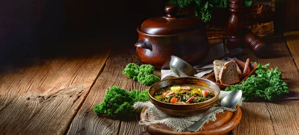 육류와 소시지 소박한 양배추 — 스톡 사진