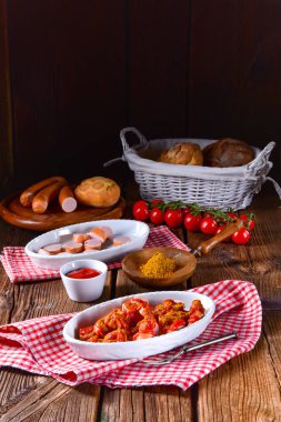 Baharatlı Köri soslu lezzetli sosis