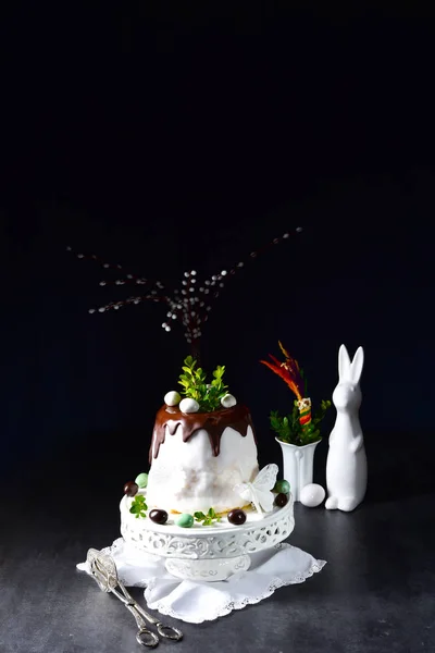 Delicioso Pastel Pascua Casero Con Glaseado Chocolate — Foto de Stock