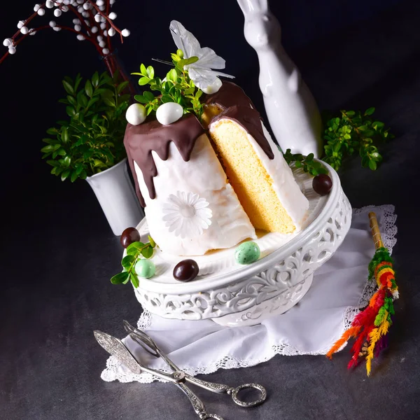 Heerlijke Zelfgemaakte Pasen Cake Met Chocolade Glazuur — Stockfoto