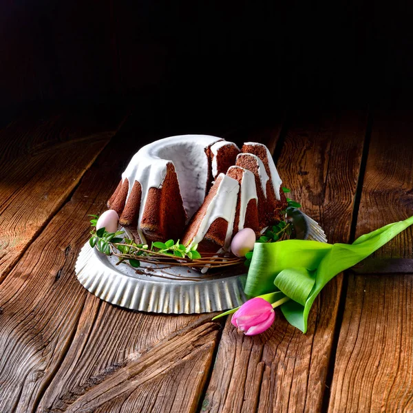 Köstliche Schokolade Frühlingskuchen Mit Glasur — Stockfoto