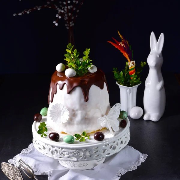 Вкусный Домашний Пасхальный Торт Шоколадной Глазурью — стоковое фото