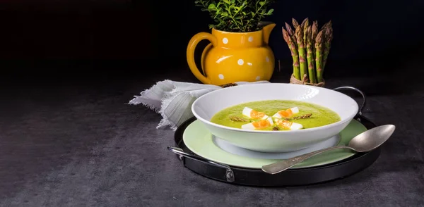 Fresh Green Wild Garlic Soup Egg — Stock Photo, Image