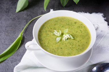 yeşil yabani sarımsak çorbası, sağlıklı yemek