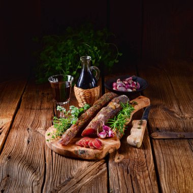 otlar de provence ile lezzetli kurutulmuş sığır filetosu