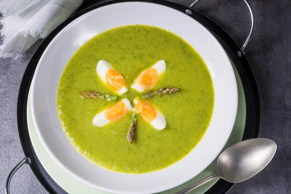 Green Wild Garlic Soup Egg — Stock Photo, Image