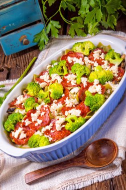 chorizo ve güveç brokoli ile lezzetli makarna