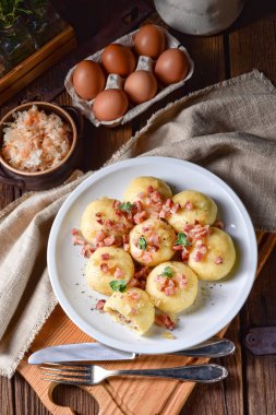 lezzetli ev yapımı Pyzy, geleneksel Lehçe hamur tatlısı 