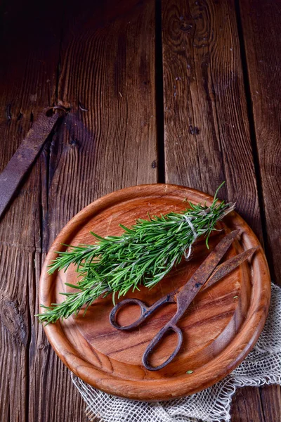 Rosmarin Rosmarinus Officinalis Hierba Sobre Tabla Madera — Foto de Stock