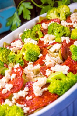 chorizo ve güveç brokoli ile lezzetli makarna