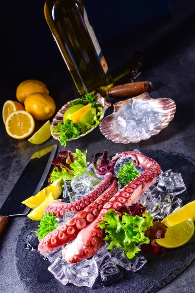 Ruwe Octopus Het Ijs Zeevruchten Delicatesse — Stockfoto