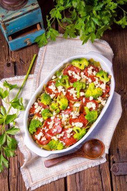 chorizo ve güveç brokoli ile lezzetli makarna