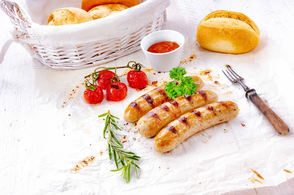 Pyszne Bratwurst Ketchupem Świeże Bułki — Zdjęcie stockowe