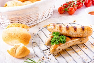 lezzetli domuz sucuğu ketçap ve taze rulo