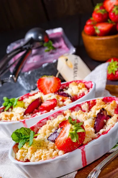 Strawberry Tart Vanilla Pudding Ice Cream — Stock Photo, Image