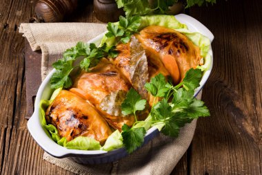 pişmiş domates soslu lahana rulo