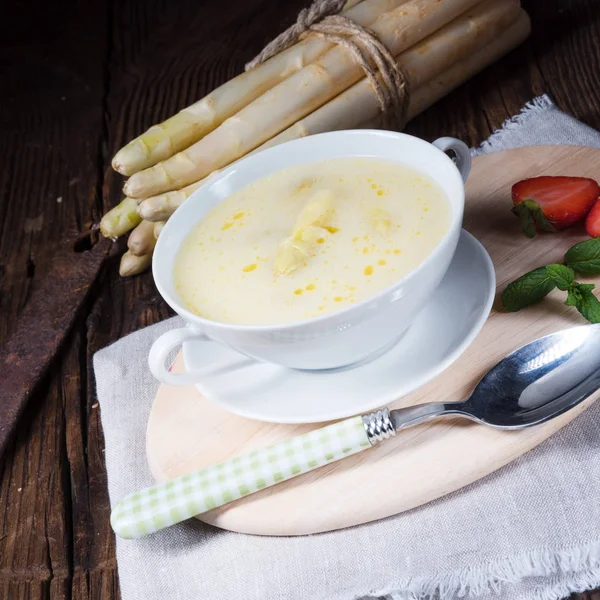 Rustykalne Białych Szparagów Zupa Krem Masła — Zdjęcie stockowe