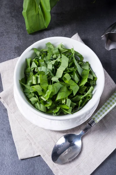 Yabani Sarımsak Çizgili Taze Yabani Sarımsak Pesto Için — Stok fotoğraf