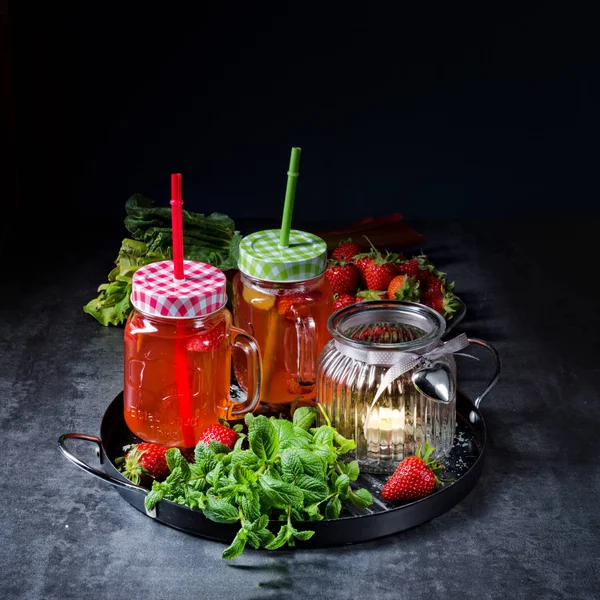 Ovocné Limonády Reveň Jahodami Mátou — Stock fotografie