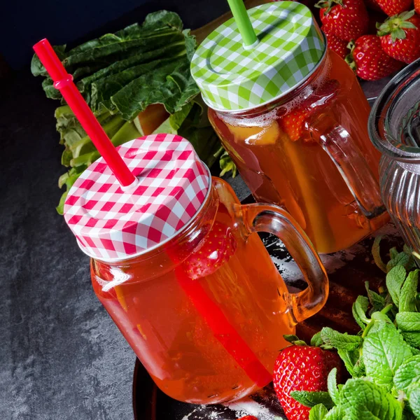 Ovocné Limonády Reveň Jahodami Mátou — Stock fotografie