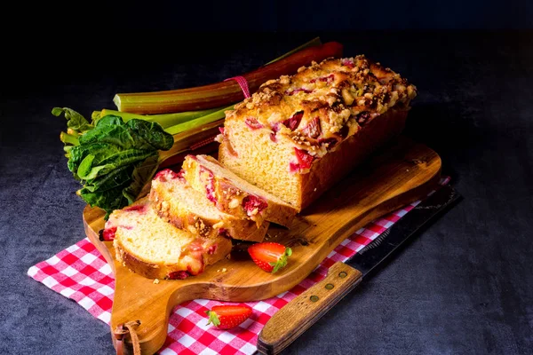 Deliciosos Brioches Con Ruibarbo Fresa Streusel —  Fotos de Stock