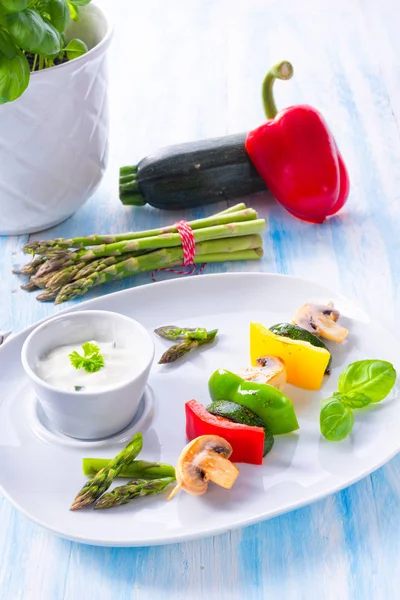 Vegetabiliska Shashlik Vegetariskt Med Yoghurt Vitlökssås — Stockfoto