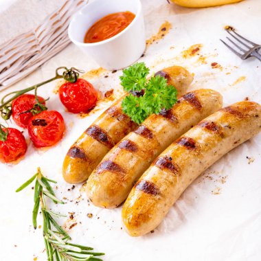 lezzetli domuz sucuğu ketçap ve taze rulo