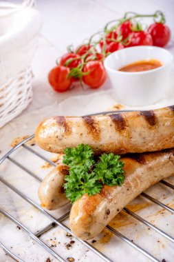 lezzetli domuz sucuğu ketçap ve taze rulo