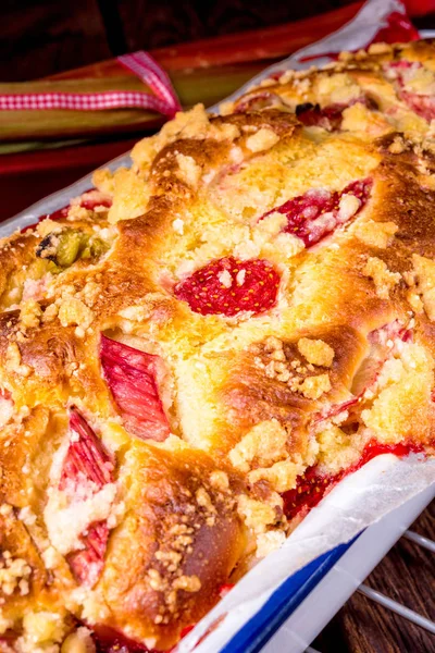 Brioches Maison Avec Rhubarbe Fraise Streusel — Photo