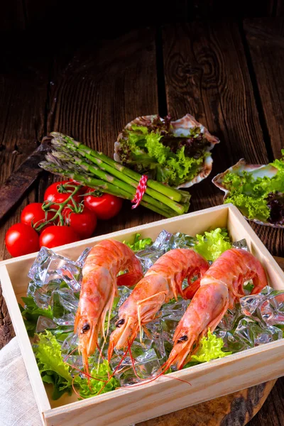 Camarão Vermelho Argentino Cozido Com Salada Gelo — Fotografia de Stock