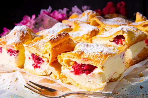 Karpatka - um delicioso bolo de pudim polonês — Fotografia de Stock