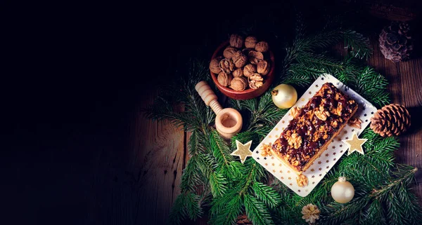 Chocolate gingerbread with filling, jam and nuts — Stock Photo, Image