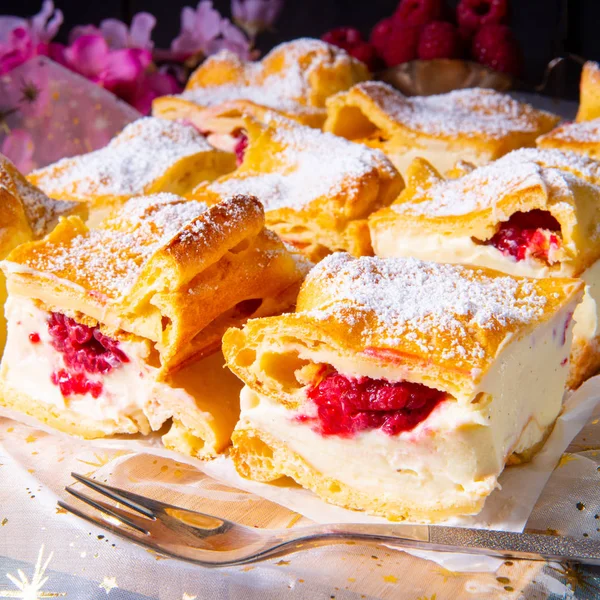 Karpatka - a delicious Polish pudding cake — Stock Photo, Image