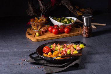 Brüksel lahanası - Pastırma - patatesli şiş