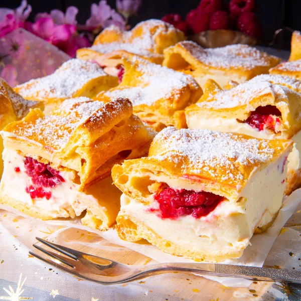 Karpatka - ένα νόστιμο πολωνικό κέικ πουτίγκας — Φωτογραφία Αρχείου