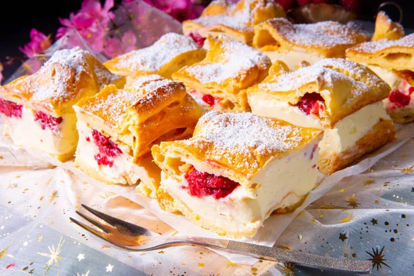 Karpatka Ein Köstlicher Polnischer Puddingkuchen — Stockfoto