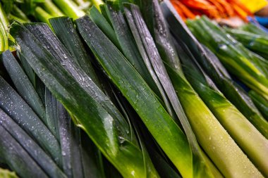 Haftalık sebzeler, taze pırasa.