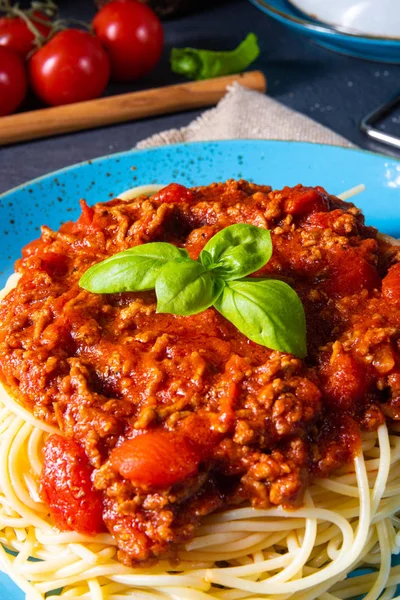 Pravá boloňská omáčka se špagetovými nudlemi — Stock fotografie