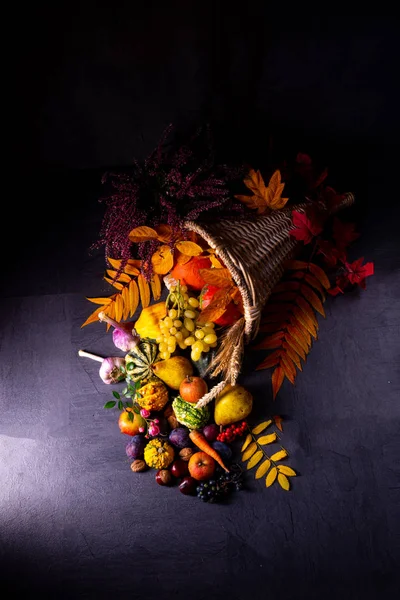 Das schöne und herbstliche Füllhorn — Stockfoto